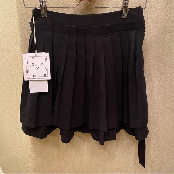 NWT~JUPE VENDUE Black Pleated Buckle Skirts Size Small - Picture 5 of 9